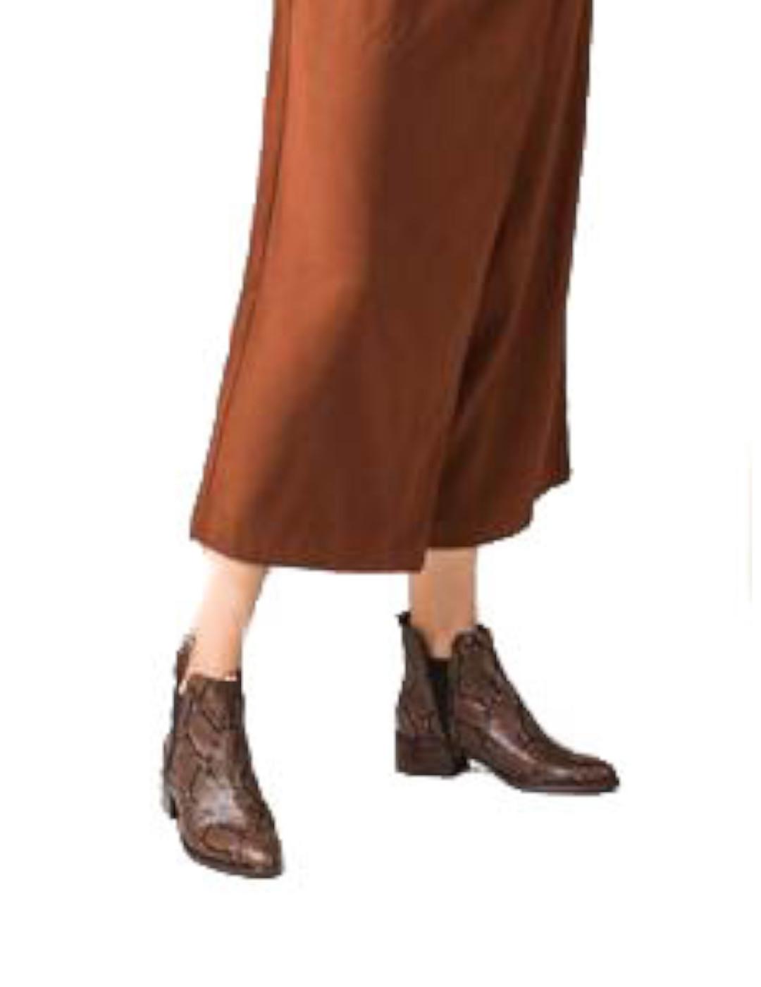 Botín Wonders Plano Cut Out Camel