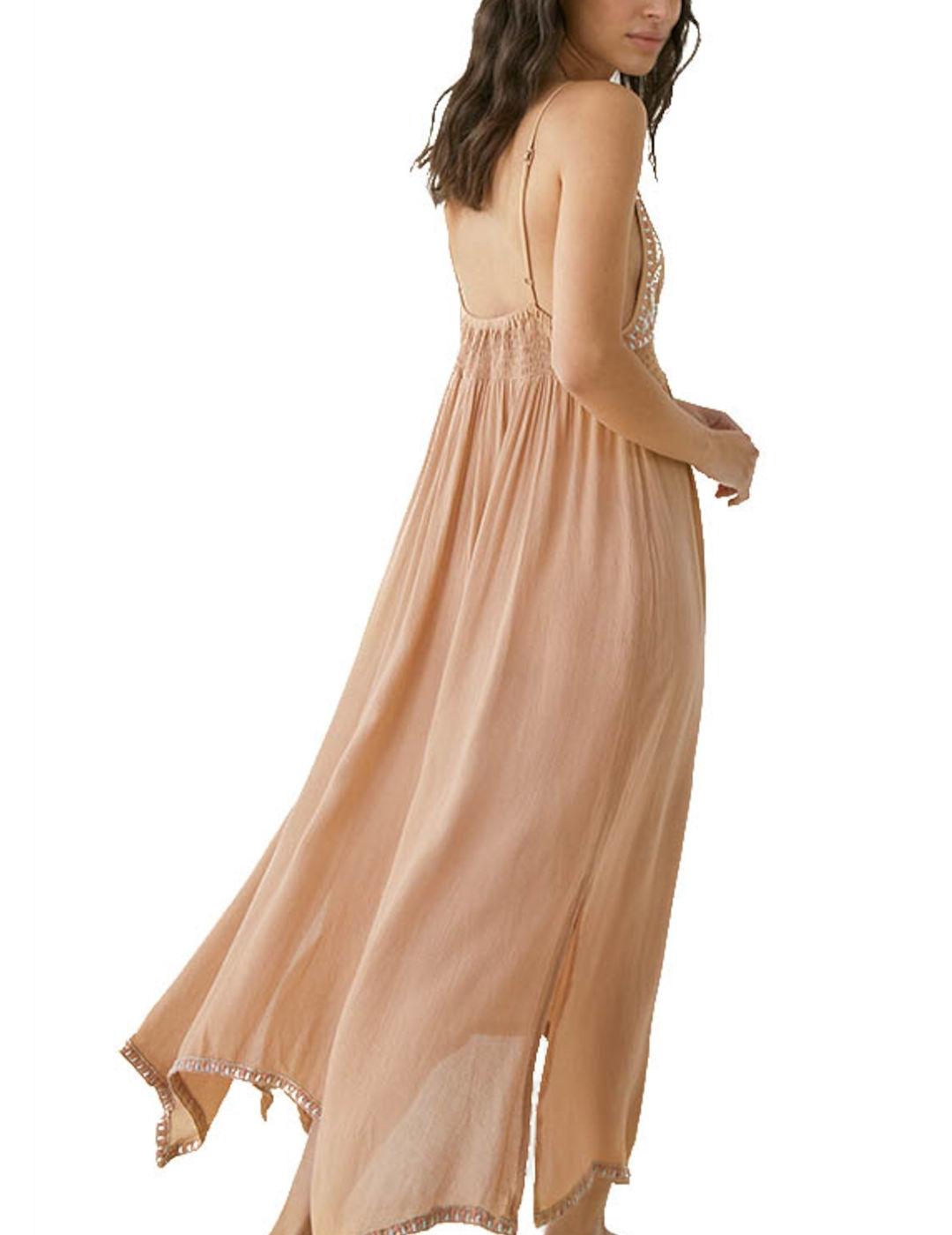 Vestido NKN Con Tirantes Y Bordados Gaben Tostado
