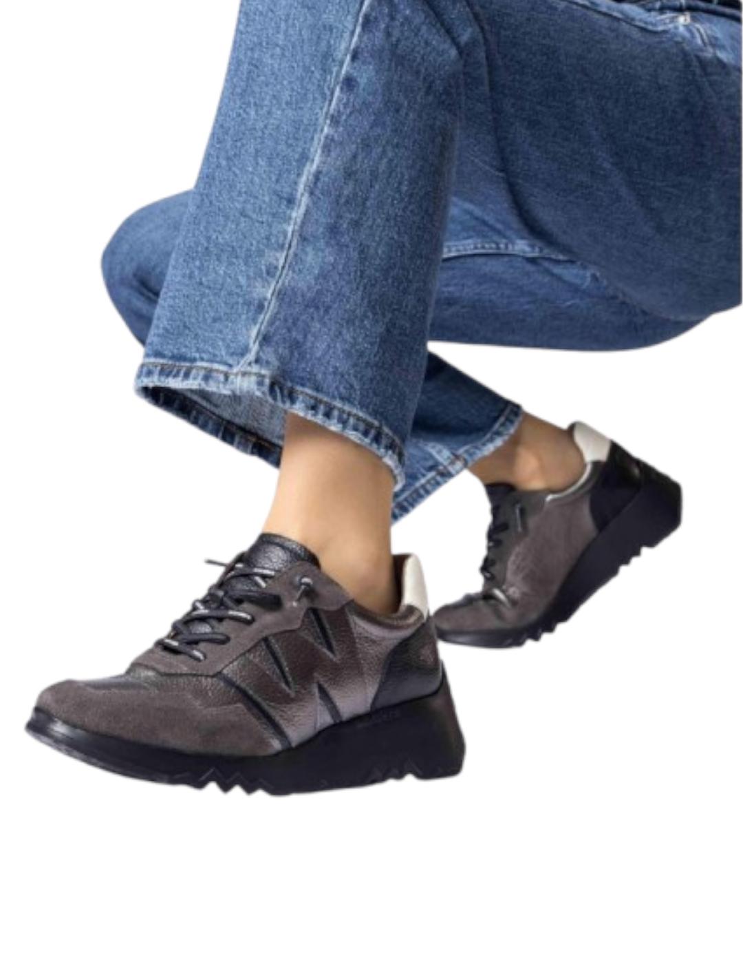 Deportivas Wonders Track Plomo