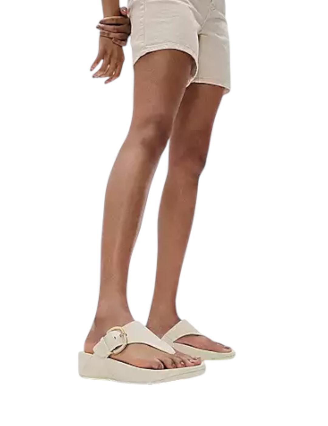 Sandalia FitFlop Lulu Resin-Buckle Leather Beige