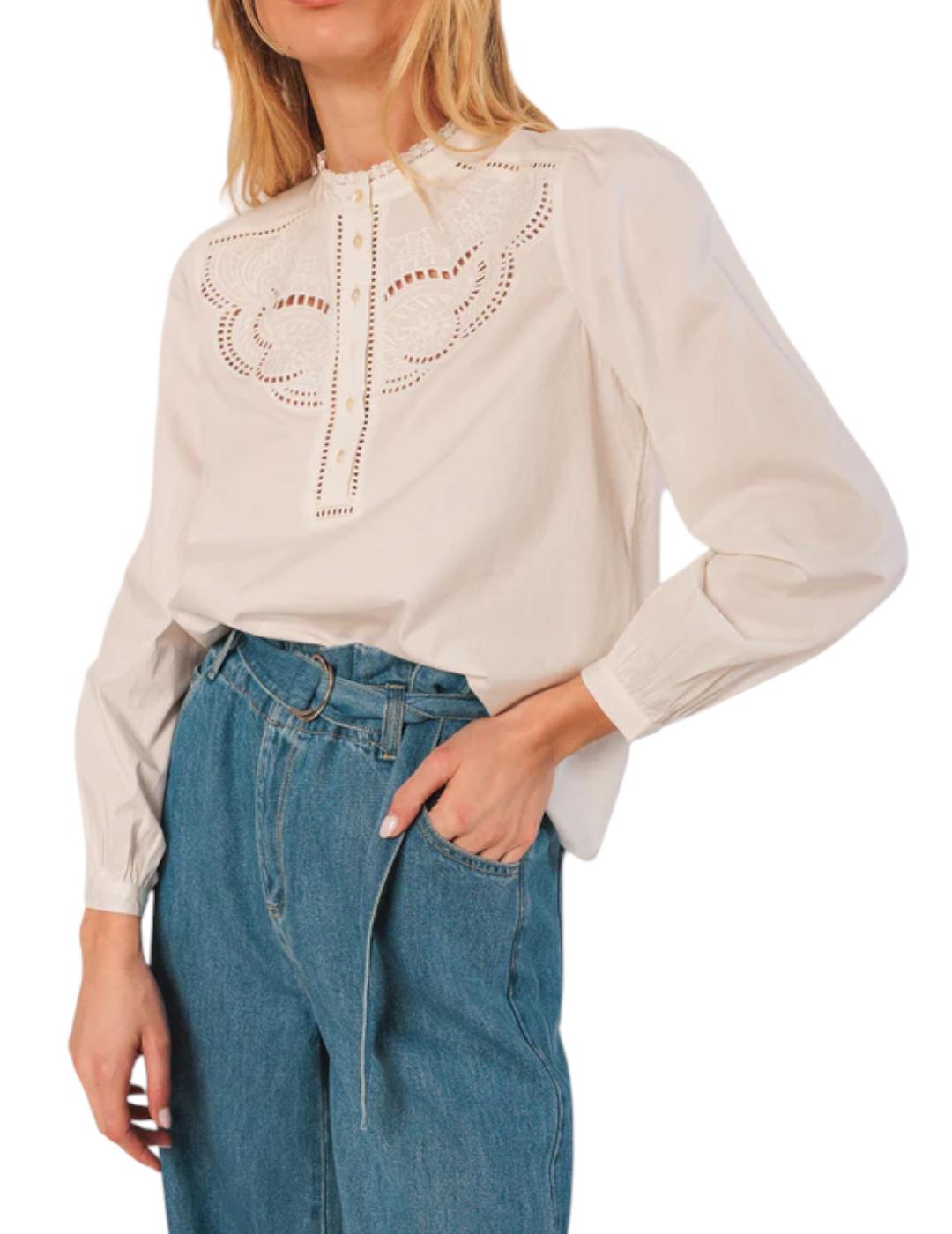 Blusa Indi&cold Bordados Recortados Blanco