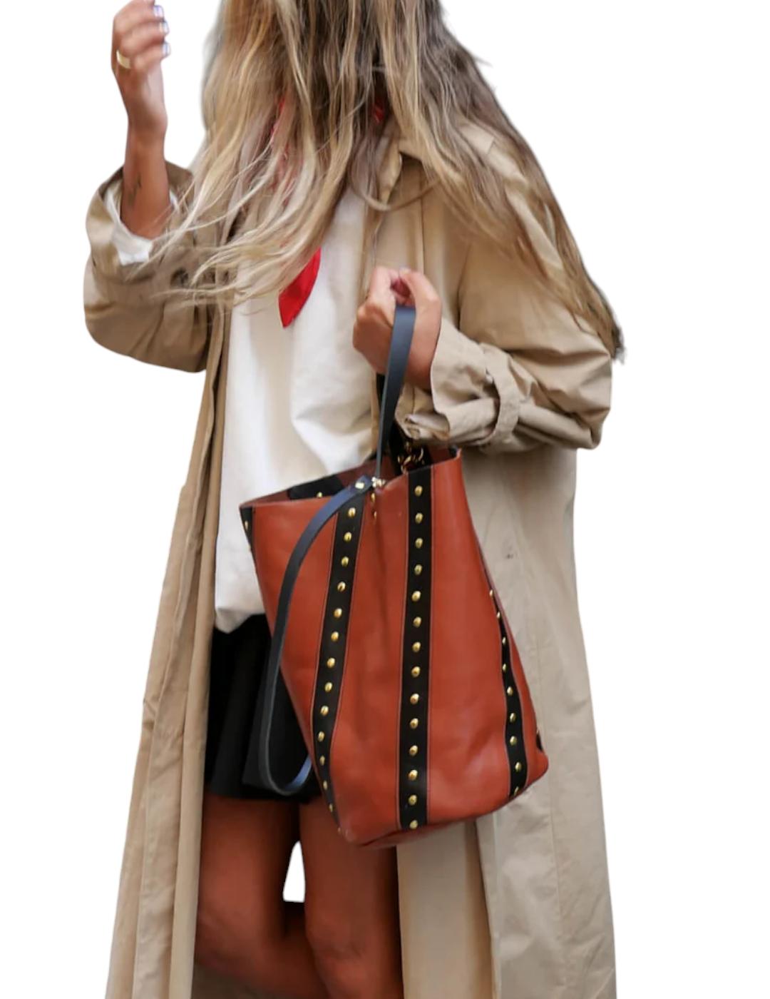 Bolso Mércules Bucket Twisted Remaches Teja y Negro