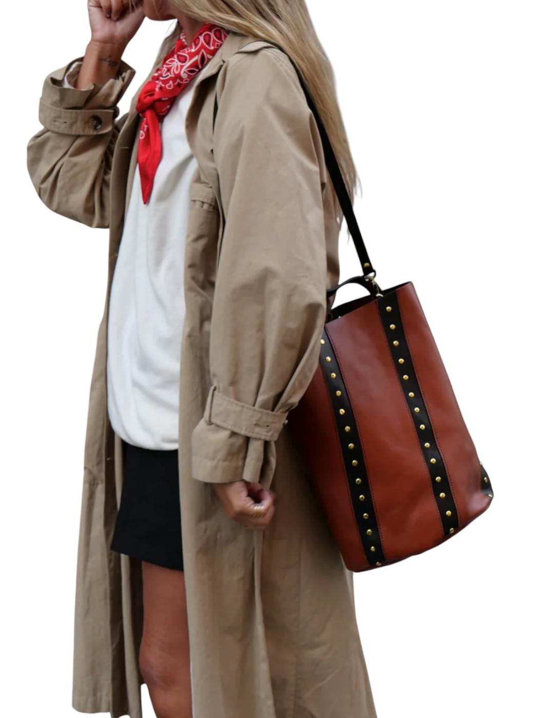 Bolso Mércules Bucket Twisted Remaches Teja y Negro